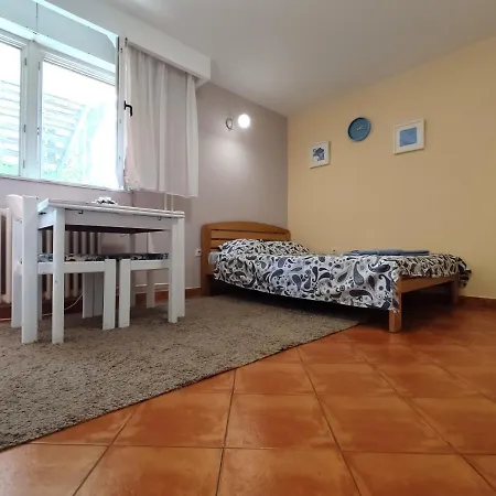 Apartman Ada